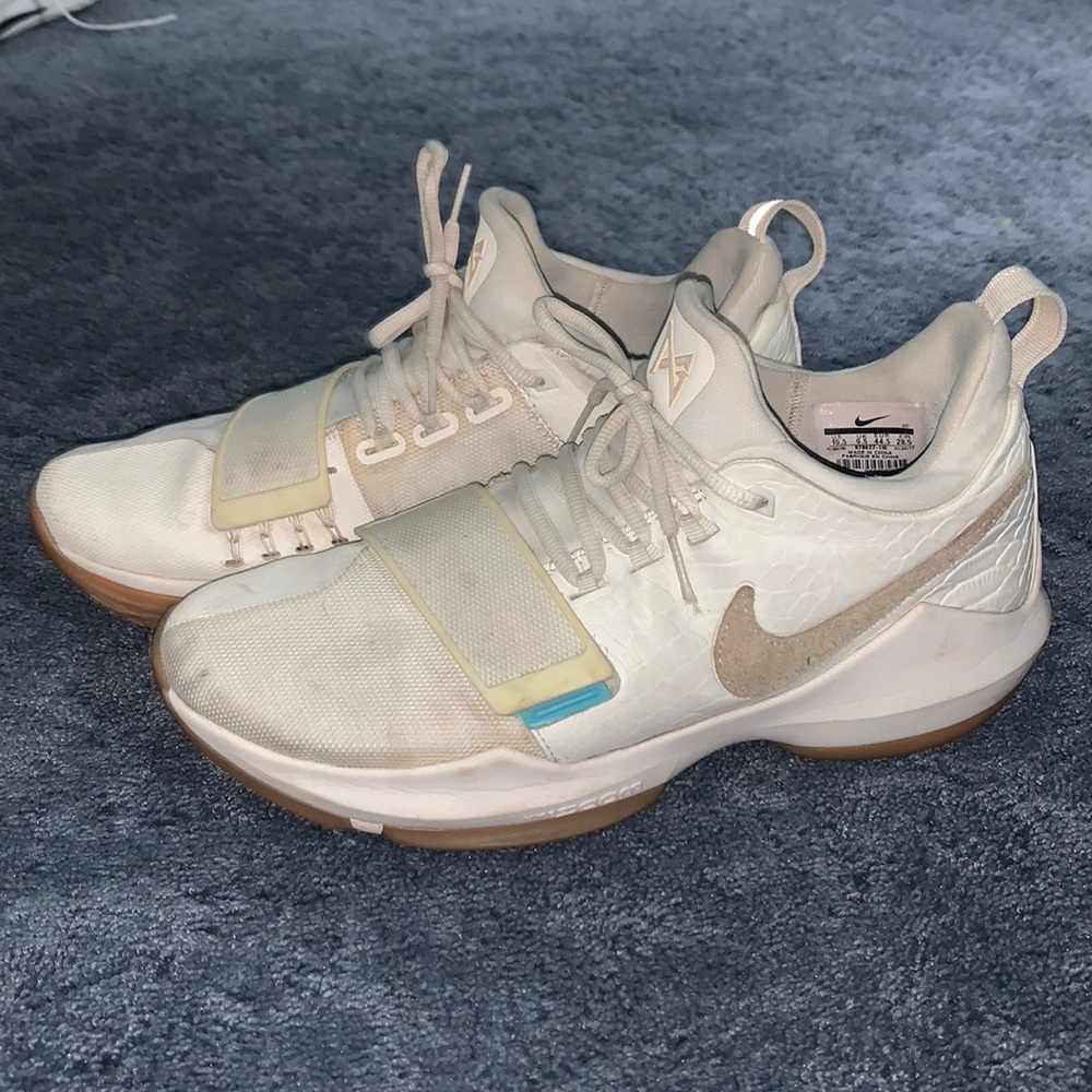 Nike Paul George 1 Basketball Shoe